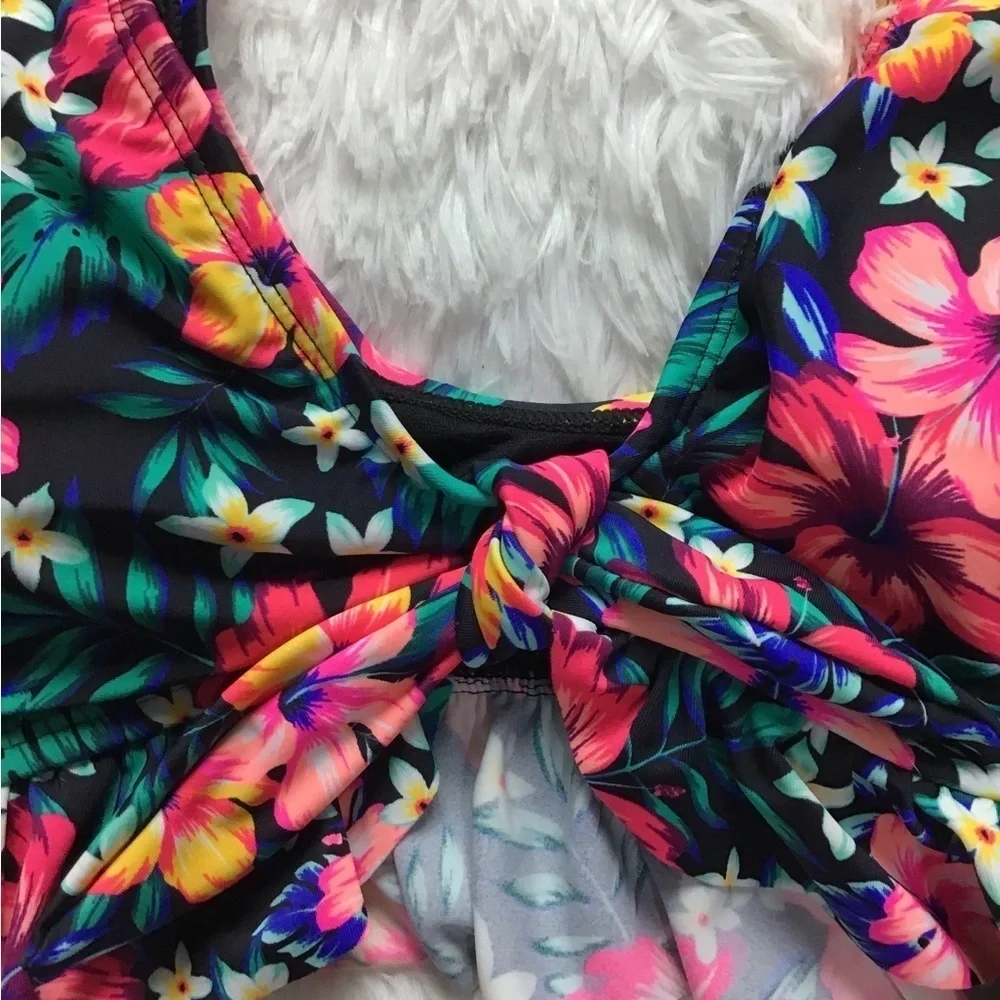 Woman’s Soul Island Swim Top